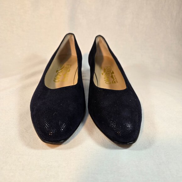 SALVATORE FERRAGAMO Quite Luxury Navy Leather Heels Pumps Size 8 4A LIKE NEW! - Picture 11 of 16
